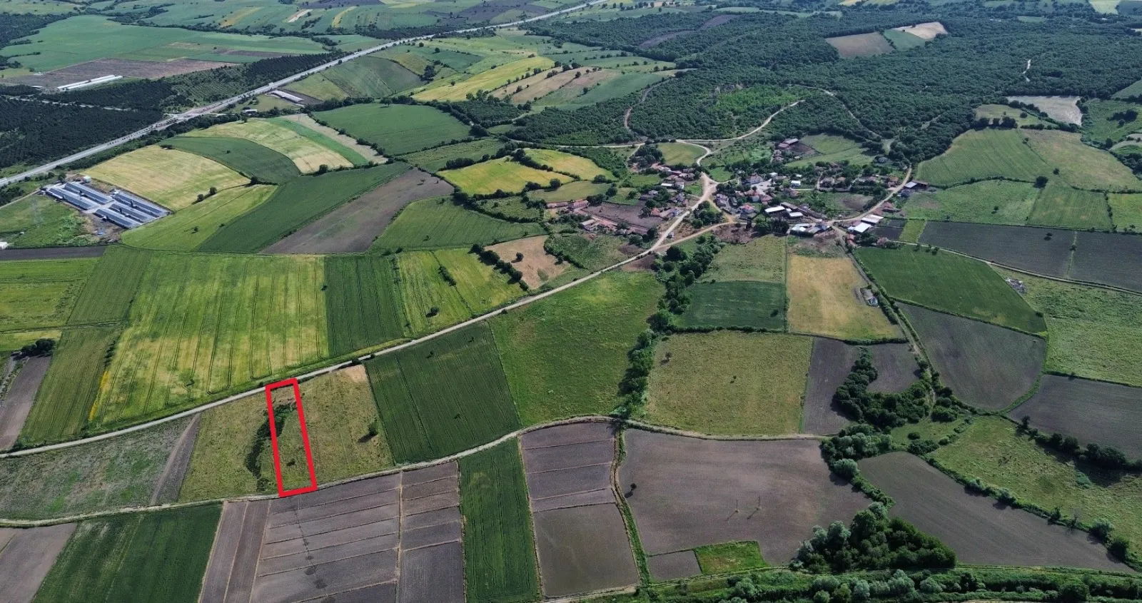 BİGA YUKARIDEMİRCİ'DE OTOYOL VE KÖYE YAKIN 4144 M2 SATILIK TARLA